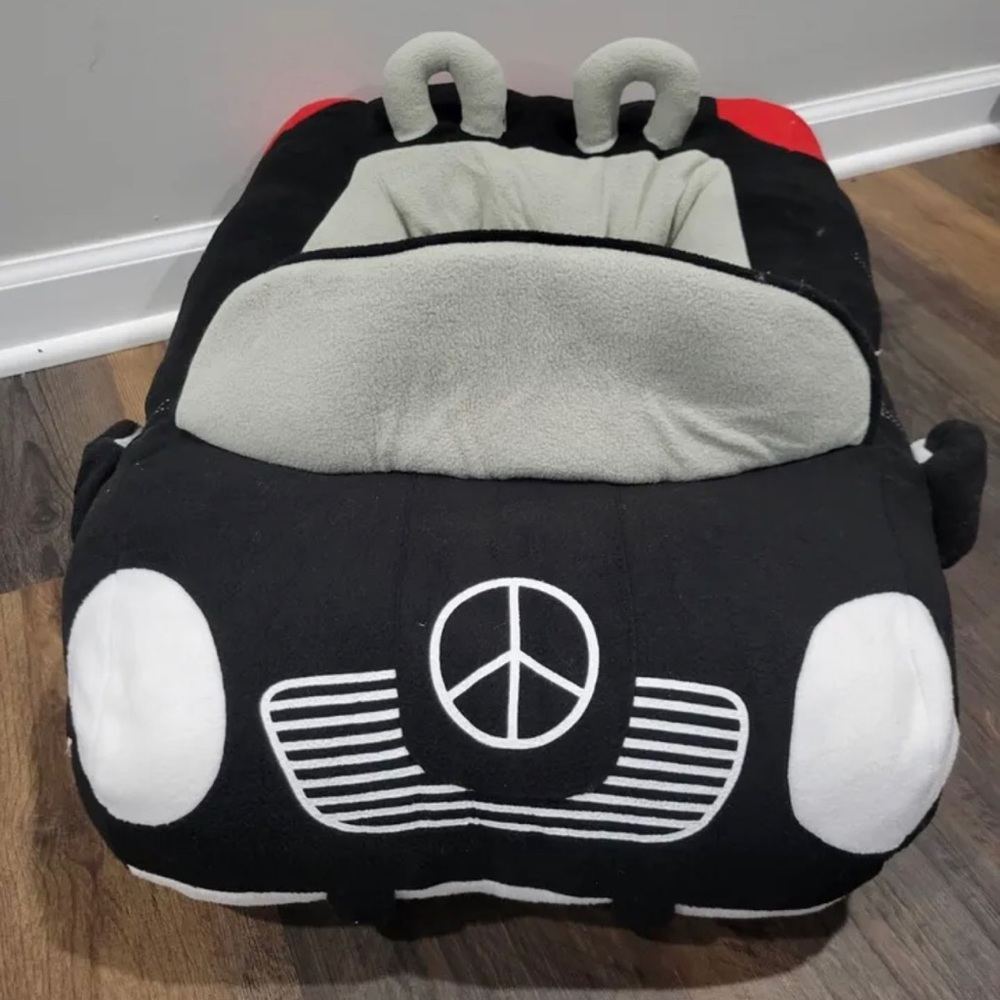 Dog bed New thick black convertible NEW car shapped Fluffy